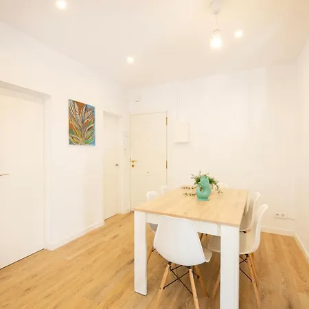 Lovely With 3 Bedroom Apartment