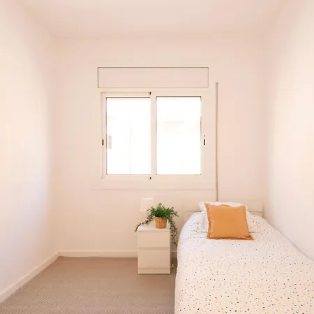 Lovely With 3 Bedroom Apartment Cornella de Llobregat