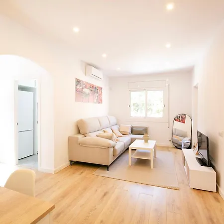 Lovely With 3 Bedroom Apartment *